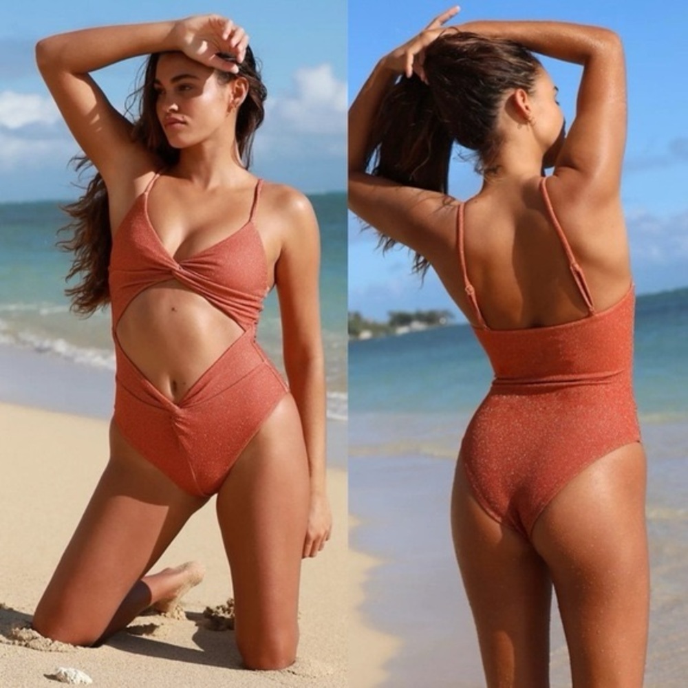 NWT Free People Beach Riot Aviva
One Piece Swimsuit size‎ small